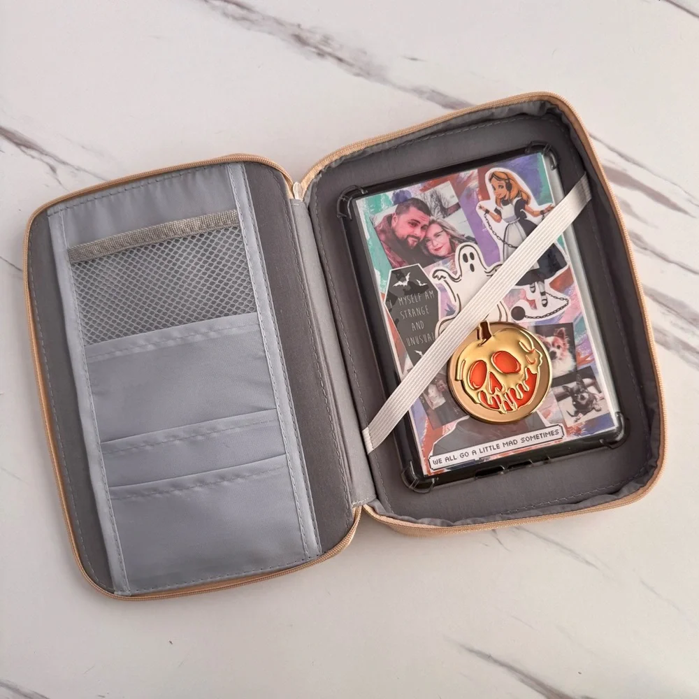 Tan Zipper Kindle Case